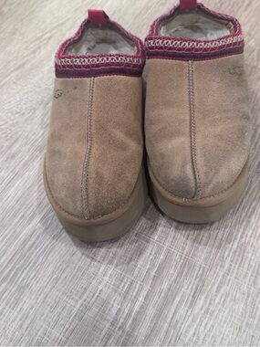 UGG Tazz II Platform Slippers Chestnut Suede Red Trim Women’s 8